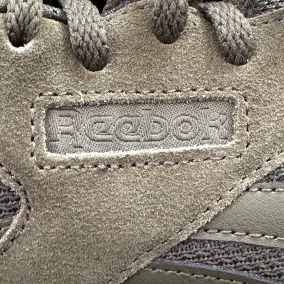 NEW Reebok Women's Forest Green Sneakers, Women’s Size 10 - Picture 7 of 9